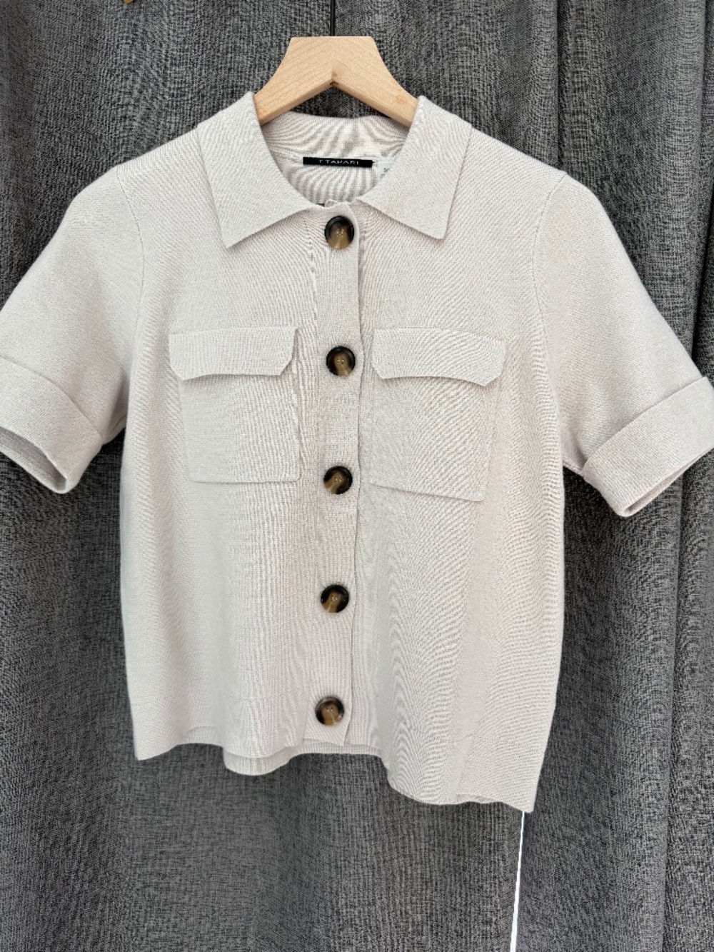 TAHARI Short-sleeve, button-front top sz S/P, NWOT